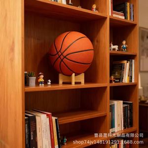 Soporte de exhibición de bolas de madera para baloncesto, fútbol, ​​soccer, estante de almacenamiento de escritorio, estante de madera maciza de una sola capa - Product Image 3