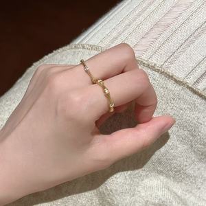 Bague géométrique en nid d'abeille moderne haut de gamme en zircon, étanche, plaquée or 18 carats, en cuivre pour femmes - Product Image 4