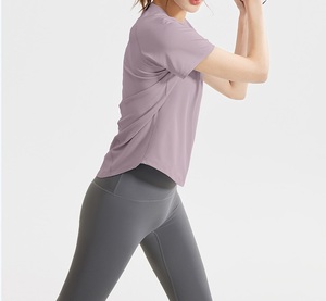 Top Deportivo Verde Menta con Espalda Cruzada y Panel de Malla Transpirable, Manga Corta, Ropa Deportiva para Mujer - Product Image 2