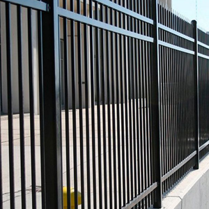 Barrière de sécurité en alliage d'aluminium recouvert de PVC, clôture extérieure en bois traité thermiquement pour villa de luxe, cour privée - Product Image 1