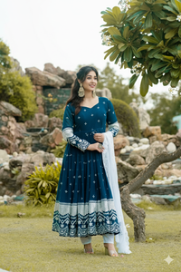 Conjunto de Kurta Anarkali de Rayón Premium para Mujer Unity Luxure con Dupatta Bordada, Suave, Transpirable y Festivo - Product Image 3