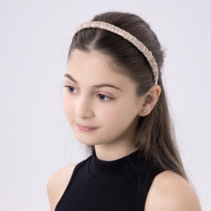 ربطة شعر للأطفال مخصصة بشعار مطرز بسعر الجملة، مصنوعة من حرير التوت 100٪، عصابة رأس حريرية مجعدة، عصابة رأس حريرية ملتوية - Product Image 3