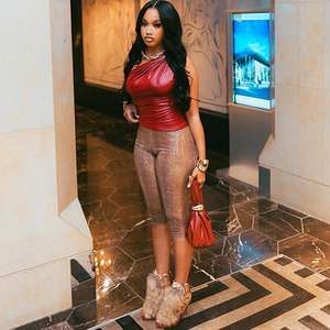 Ensemble 2 pièces personnalisé 2026 pour femme : Haut asymétrique en similicuir et pantalon translucide moulant, style robe de soirée en tissu métallisé - Product Image 3