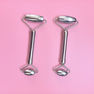Set di <span class=keywords><strong>Rullo</strong></span> Facciale e Gua Sha in Acciaio Inossidabile per Massaggio e Cura della Pelle, Strumento per Massaggio Commerciale - Product Image 4