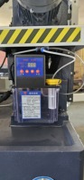 Machine de découpe à fil CNC haute vitesse DK7735 avec système de commande par servomoteur AC