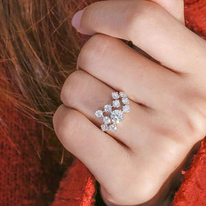 Anillo de Diamantes de Oro Blanco para Mujer Q326, Corte Brillante Redondo, Color G, Natural, Estilo Clásico de Compromiso - Product Image 3