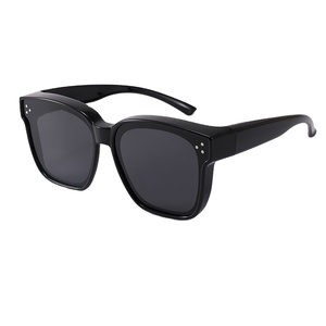 רטרו קלאסי מלבן בסגנון משקפי שמש עדשה אופנתית Tac מחוזק מקדשים רחב 400 משקפי שמש מרובע - Product Image 1