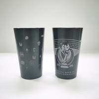 Mug en aluminium personnalisé noir et rouge à motif logo de bière et de jus, changeant de couleur à froid, avec insert en acier inoxydable pour brasserie