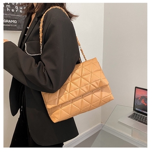 Sacs à bandoulière pour femmes 2026 à faible MOQ, vente chaude, <span class=keywords><strong>pas</strong></span> chers, avec logo personnalisé, fabricant, sacs à main <span class=keywords><strong>en</strong></span> <span class=keywords><strong>gros</strong></span> avec chaînes - Product Image 3