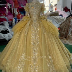 Vestidos de Quinceañera Xs231 Modernos Antiestáticos con Falda de Gala Dorada, Silueta de Sirena/Trompeta, Apliques de Encaje y Cuentas de Cristal - Product Image 2