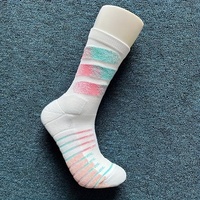 Usine En Gros Professionnel Homme Chaussettes Épais Respirant Basketball Football Running Soccer Chaussettes Support Chaussettes Personnalisées logo