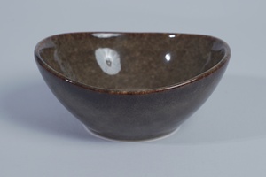 Platos de Cerámica de Estilo Japonés Agung Keramik, Tazones para Servir con Esmalte Reactivo, Tazón para Salsas Hecho a Mano con Acabado Brillante, Tamaño Pequeño para Uso Diario - Product Image 4