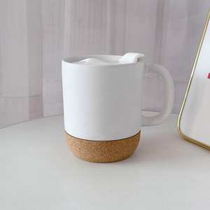 Grande tasse à café en céramique de 15 oz avec fond et couvercle en liège pour maman et papa, cadeau personnalisé pour les amateurs de café, de latte et de thé - Product Image 2