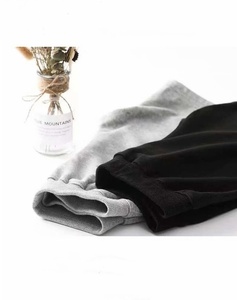 กางเกงขาสั้นผ้าฝ้ายเอวยางยืดสำหรับผู้ชายกางเกงขาสั้นลำลองมีกระเป๋าหูรูดขนาดใหญ่สุดหรู - Product Image 4