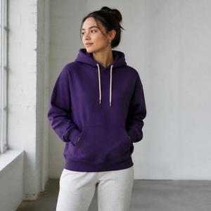 Sudadera con Capucha para Hombre, Color Morado Oscuro, con Cordones en Contraste y Corte Holgado, para Colecciones de Ropa Urbana y Deportiva - Product Image 2