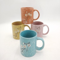 Tasse à café en céramique émaillée motif fleur bleue 12oz avec soucoupe – Vente en gros de mugs en porcelaine populaires