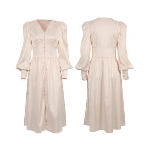 <span class=keywords><strong>Robe</strong></span> <span class=keywords><strong>longue</strong></span> de luxe printemps-été en satin lisse <span class=keywords><strong>et</strong></span> brillant, <span class=keywords><strong>fluide</strong></span> <span class=keywords><strong>et</strong></span> drapé, taille ajustée, col en V, manches bouffantes évasées, boutonnée sur le devant - Product Image 4