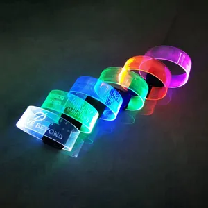 Gelang Magnetik Kustom TPU Led Menyala Logo Ukiran Gelang Led untuk Acara Konser