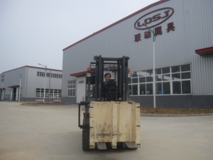 Restez à l'intérieur du cabine avec un déplaceur latéral hydraulique <span class=keywords><strong>pour</strong></span> chariot élévateur, ajustez les fourches sans quitter <span class=keywords><strong>le</strong></span> siège, augmentez l'efficacité de chargement - Product Image 3