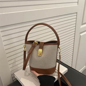 Bolso Tipo Cubo para Mujer con Cierre de Bloqueo, Material Suave, Compartimento Interior con Cremallera, Bolso Bandolera para Uso Diario, Primavera 2026 - Product Image 4
