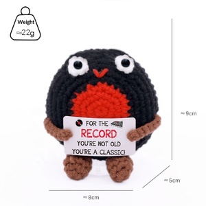 Poupées en laine au crochet avec des visages expressifs |   Décoration sur le thème des disques vinyles |   Ornements en laine tricotés à la main pour la voiture et la maison |   Cadeaux de Noël - Product Image 4