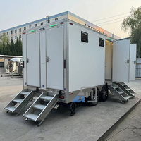Remorque Sanitaire Moderne à 4 Portes et 4 Cabines, Panneaux en Acier et Fibre de Verre, Toilettes Portables pour Événements, Chantiers Extérieurs, Sanitaire de Luxe