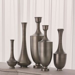 Florero de Calidad Garantizada con Acabado Metálico de Diseño Moderno, Hecho a Mano, para Decoración - Product Image 4