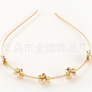 Diadema de metal con forma de flor y centro de perlas, tocado nupcial fino en tono dorado para mujer, accesorio de moda para adultos - Product Image 2