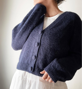 Cárdigan de punto de seda suave de manga larga con cuello en V para mujer, informal y acogedor, al por mayor, suéter de invierno estampado a la moda con logotipo frontal - Product Image 1