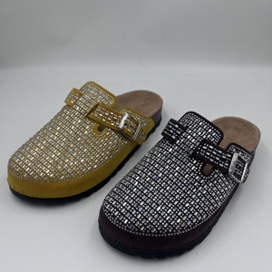 Sabots <span class=keywords><strong>en</strong></span> daim doux unisexes personnalisés avec strass, semelles antidérapantes <span class=keywords><strong>en</strong></span> liège, boucles réglables, style pantoufles - Product Image 6
