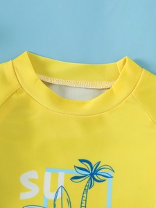 Ensemble deux pièces en polyester pour garçons, <span class=keywords><strong>maillot</strong></span> <span class=keywords><strong>de</strong></span> <span class=keywords><strong>bain</strong></span> d'été, imprimé SURF, fond jaune, manches longues, short rayé à imprimé complet <span class=keywords><strong>de</strong></span> noix <span class=keywords><strong>de</strong></span> coco - Product Image 3