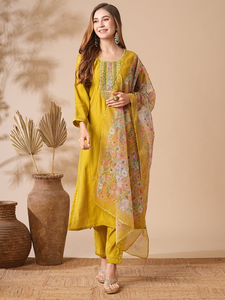 <span class=keywords><strong>Sari</strong></span>/<span class=keywords><strong>Sari</strong></span>/Chari <span class=keywords><strong>Jaune</strong></span> Fantaisie en Coton Chanderi Pur, Broderie Traditionnelle Lourde, Vente en Gros pour l'Exportation, Idéal pour les Fêtes Indiennes Féminines - Product Image 4