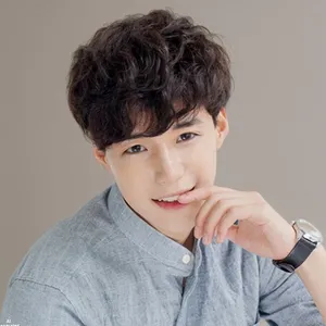 วิกผมทรง<span class=keywords><strong>ผม</strong></span><span class=keywords><strong>สั้น</strong></span>หยิกแบบมีหน้าม้าสำหรับ<span class=keywords><strong>ผู้ชาย</strong></span>หล่อสไตล์ยุโรป อเมริกัน <span class=keywords><strong>เกาหลี</strong></span> รุ่น 205 ผลิตจากเจียงซี - Product Image 1