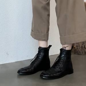 Bottes de motard en cuir véritable pour femme, style britannique rétro, coupe ajustée, chic et audacieux, à lacets, bout rond, version en cuir de vachette - Product Image 4