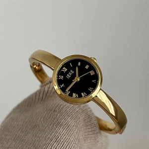 Montre-bracelet IEKE Disc Roman Fashion, élégante et décontractée, avec un petit bracelet doré, au design raffiné - Product Image 3