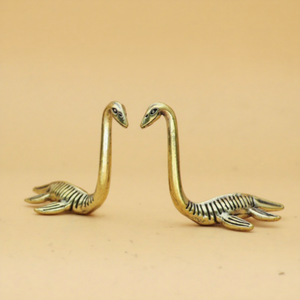 Décor de bureau <span class=keywords><strong>monstre</strong></span> Loch Ness en laiton, écailles complexes artisanales et sculpture de cou, cadeau de créature <span class=keywords><strong>mythique</strong></span> unique - Product Image 1