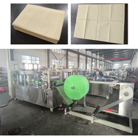 Machine de découpe pliante pour bavoirs dentaires gaufrés en film papier laminé jetable