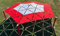 Voile d'ombrage triangulaire personnalisée en couleur, motif et forme, pour espaces commerciaux extérieurs, protection solaire élevée, tissu de qualité supérieure