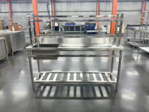 Évier utilitaire autonome en acier inoxydable Évier commercial à une cuvette avec égouttoir et étagères - Product Image 2