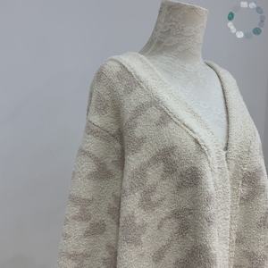 أردية مخصصة مع شعار بيجامات من الفلانيل بيجامات شتوية ناعمة ملابس منزلية رداء محبوك فضفاض - Product Image 2