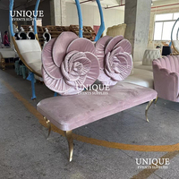 Canapé de mariage moderne en velours deux places avec motif de rose blanche pour la mariée et le marié, salon, appartement, hôtels et villas