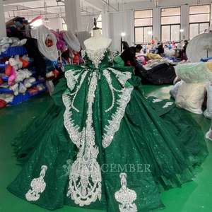 Vestido de Fiesta Largo hasta el Suelo con Cuello Barco en Verde Esmeralda, Modelo Mc009, Vestidos Brillantes para Quinceañera y Dulces 16 y 15 Años - Product Image 6