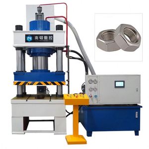Presse hydraulique à quatre colonnes de 315 tonnes avec une rampe d'échappement et un vérin poussoir pour le forgeage à chaud des écrous - Product Image 1