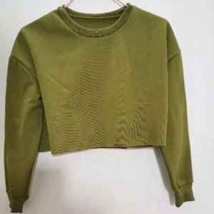 Ensemble de sweats à capuche et de sweat-shirts courts tendance pour femmes et filles avec couleurs personnalisées et impression sérigraphique - Product Image 3