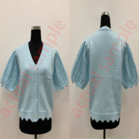 Cárdigan de punto para mujer con manga corta abullonada, cuello en V, bajo festoneado y botones, suéter de punto para primavera