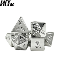 Set Dadu DND 16mm Sudut Bundar Berlapis Elektroplating 7 Buah Dadu Polihedral untuk Permainan Papan RPG Grosir Logo Kustom Tersedia