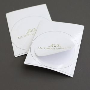 Etiqueta Adhesiva Personalizada con Logotipo, Impresión de Etiquetas/Adhesivos Blancos y Negros en Hoja/Rollo - Product Image 1