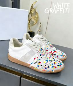 Giày thể thao nam nữ phong cách retro cao cấp, thiết kế thời trang, màu đen trắng, họa tiết graffiti, dây buộc. - Product Image 2