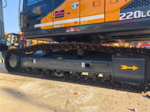 Excavatrice Hyundai 220LC d'occasion à faible taux de défaillance, unité sur chenilles pour charges lourdes, idéale pour l'extension de cours d'industrie et le stockage de terre en vrac - Product Image 6