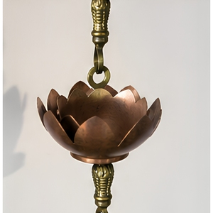 Chaîne de pluie décorative en cuivre artisanal en forme de lotus pour gouttière extérieure, jardin, maison, patio - Product Image 1
